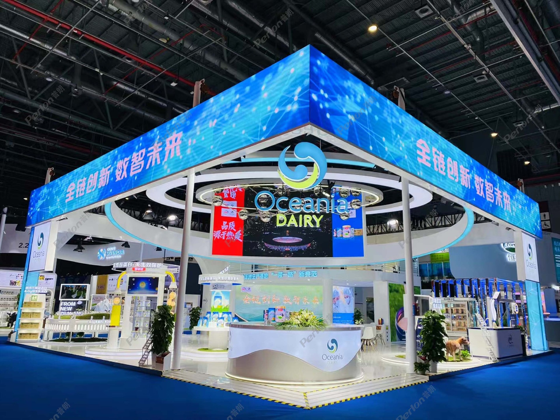 伊利2022年上海進博會展臺搭建現(xiàn)場圖片